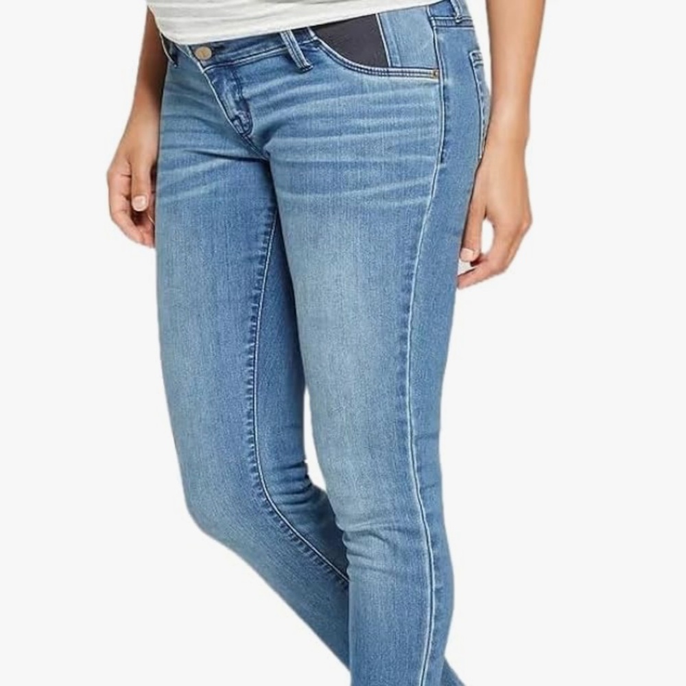 Maternity jeans by Ingrid and Isabel. They are size 14/32R in jeggings.